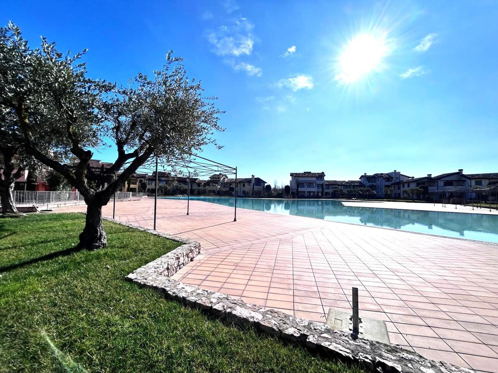 Garda Village 11 *